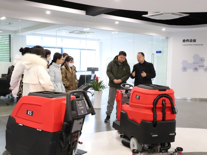 南航天目湖校區(qū)考察團一行蒞臨南京嘉得力，共商2023新合作