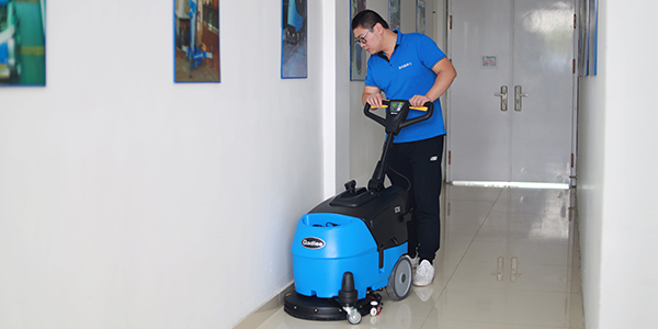 為什么手推式洗地機使用一段時間后噪音變大了