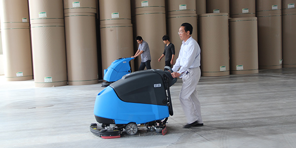 如何有效地維護(hù)駕駛式洗地機(jī)