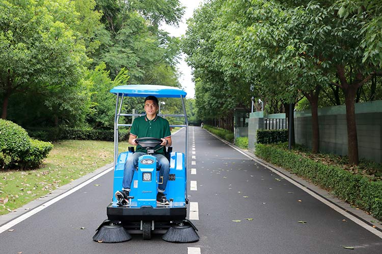 S2駕駛式掃地機(jī)使用場(chǎng)景-南京嘉得力