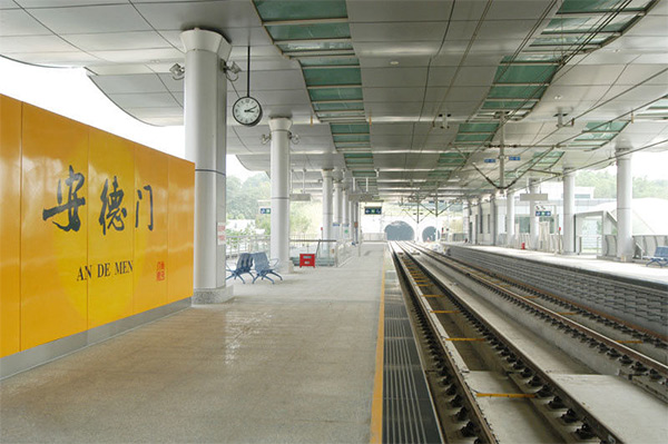 南京嘉得力攜GT55手推式洗地機為南京安德門地鐵站完善衛(wèi)生環(huán)境