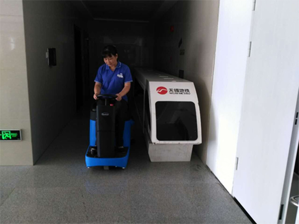 南京地鐵洗地機(jī)案例