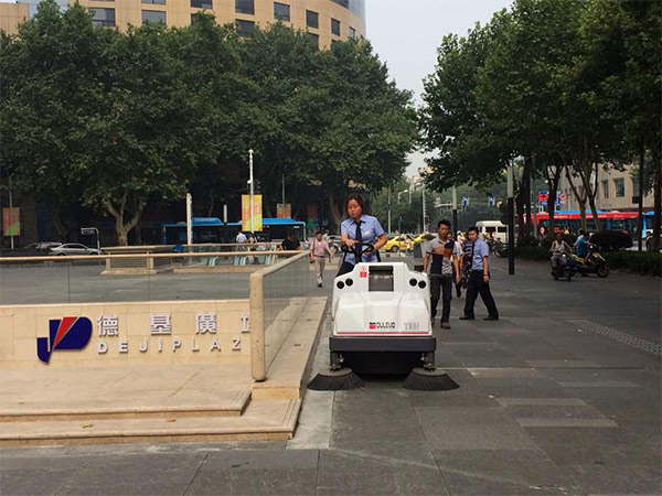 德基廣場洗地機掃地機案例