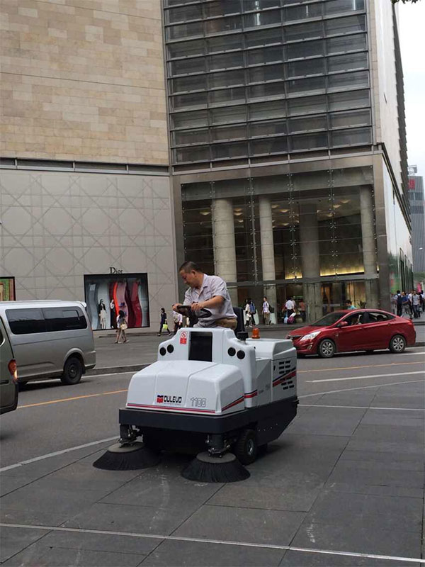 德基廣場洗地機掃地機案例