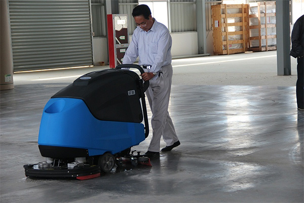 手推式洗地機、電動洗地機 可口可樂案例